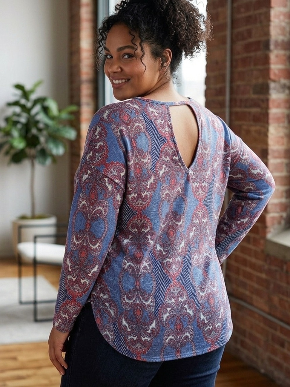 Sz XL Tribal Blue and Red Paisley Print Top